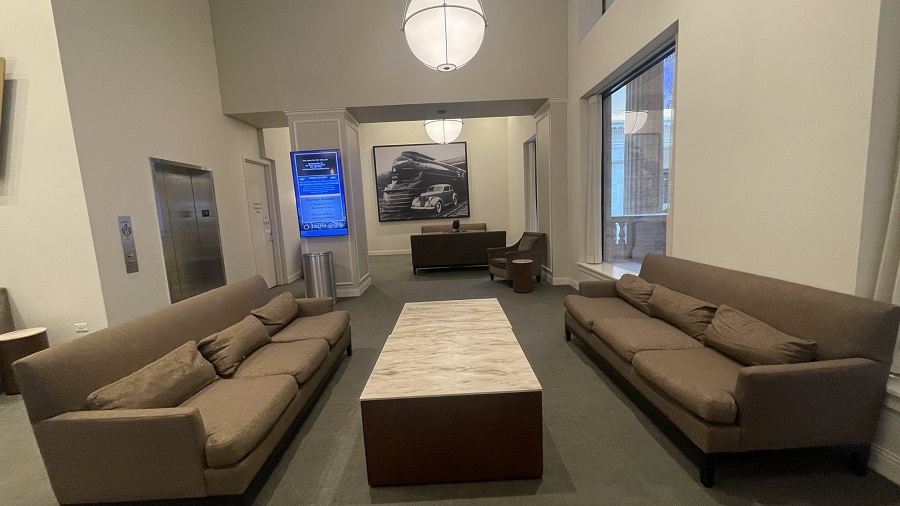 amtrak lounge access chicago