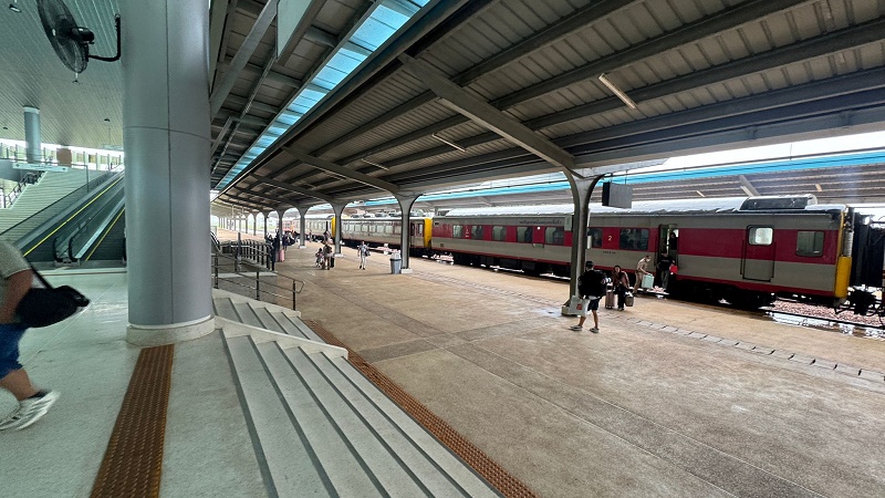 vientiane bangkok station train