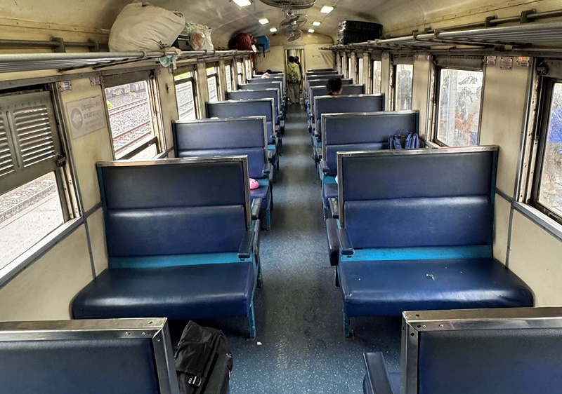 bangkok vientiane train thailand third class seats
