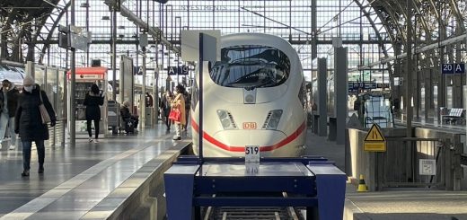 ice high-speed long distance train deutsche bahn germany frankfurt hbf