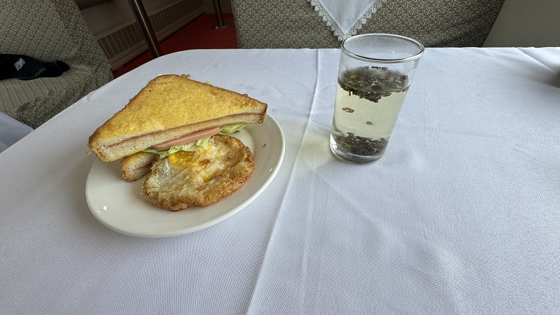 breakfast chinese dining car