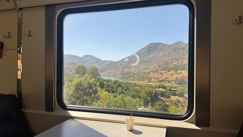 window view lake van express train