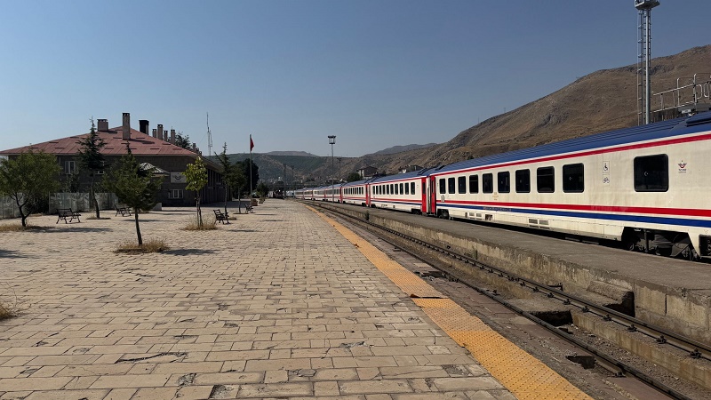 Van Gölü Ekspresi lake van express train tatvan ankara
