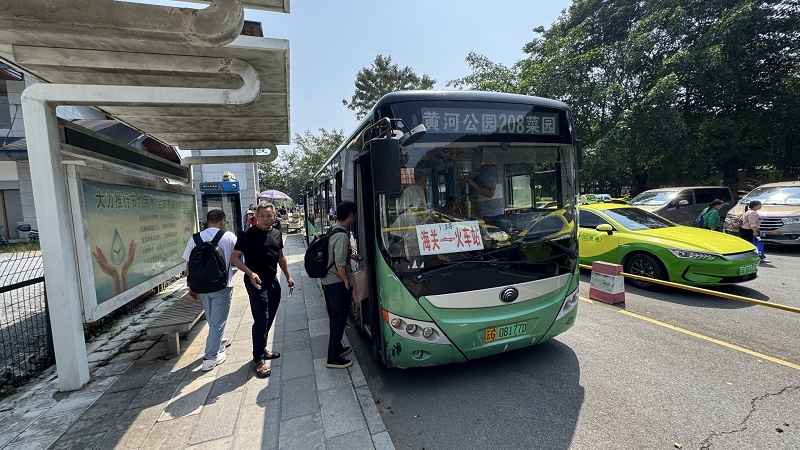 bus hekou railway station border