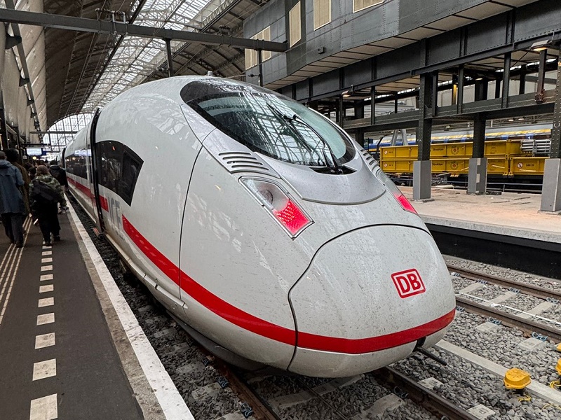 ice high-speed train amsterdam berlin