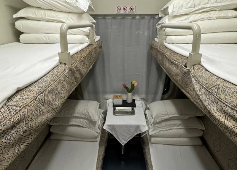 hanoi nanning night train vietnam to china soft sleeper compartment