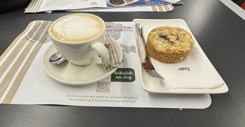 Linzer Torte cappuccino