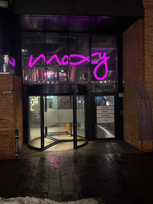 moxy praga warsaw hotel entrance