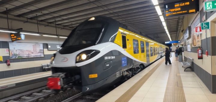 bari airport train