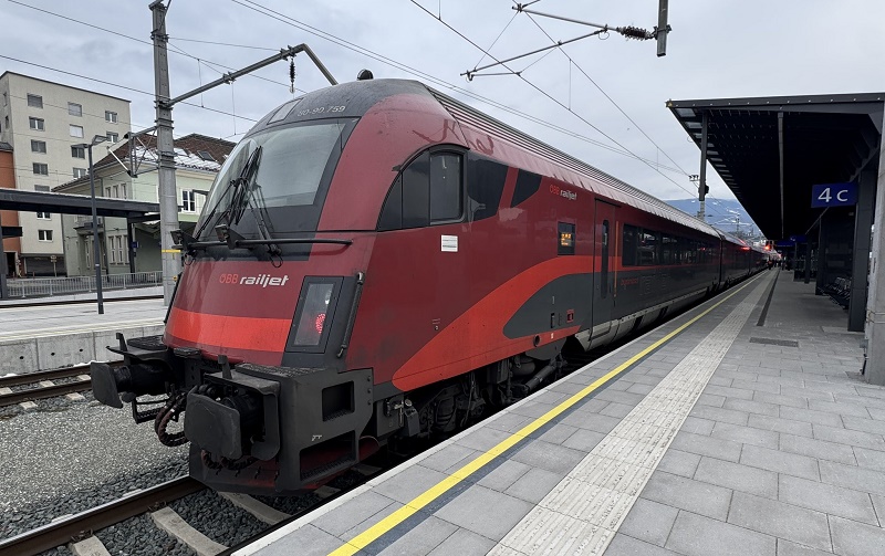 railjet train oebb vienna salzburg