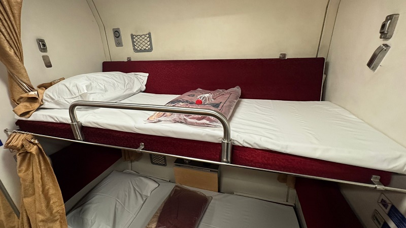 thai second class sleeper