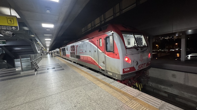 thai night train bangkok Krung Thep Aphiwat Central Station