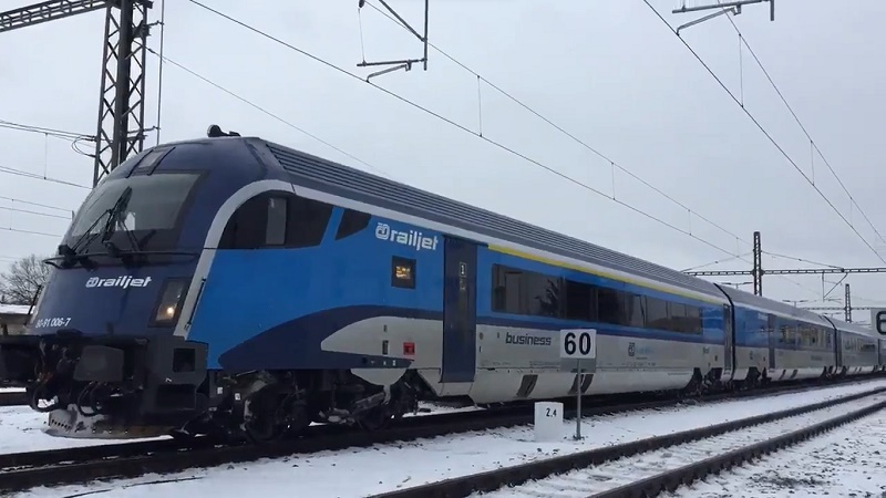railjet train czech railways livery vienna to prague