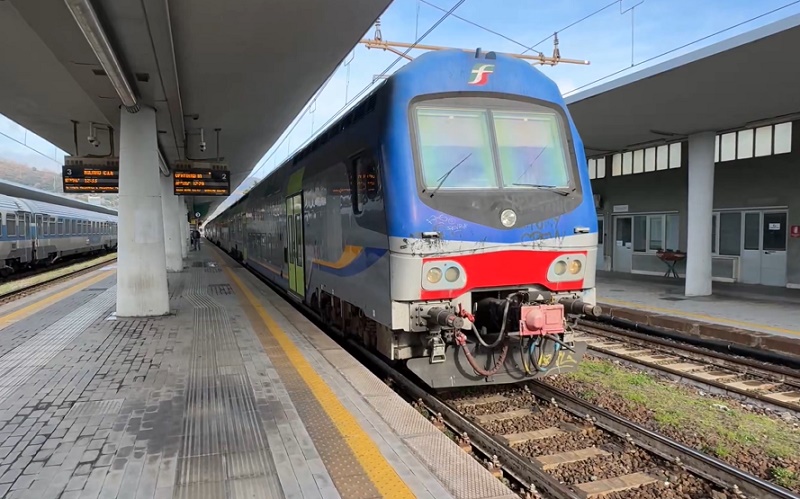 cinque terre train italy regionale