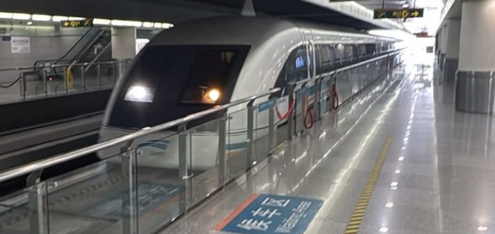 shanghai pudong maglev train