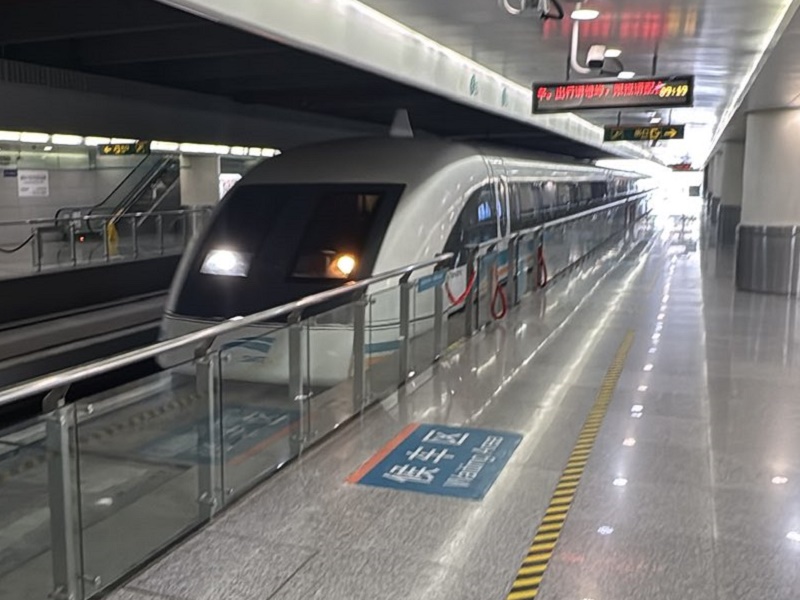 shanghai pudong maglev train