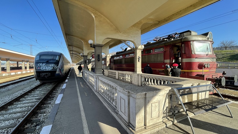 uk to greece train
