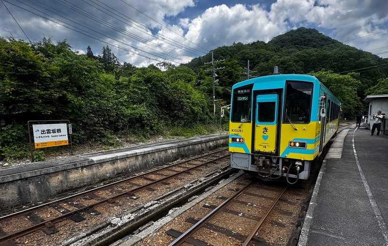 kusuki line diesel railcar train