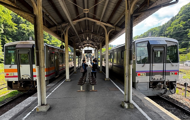 JR West KiHa 120 DMU kusuki line