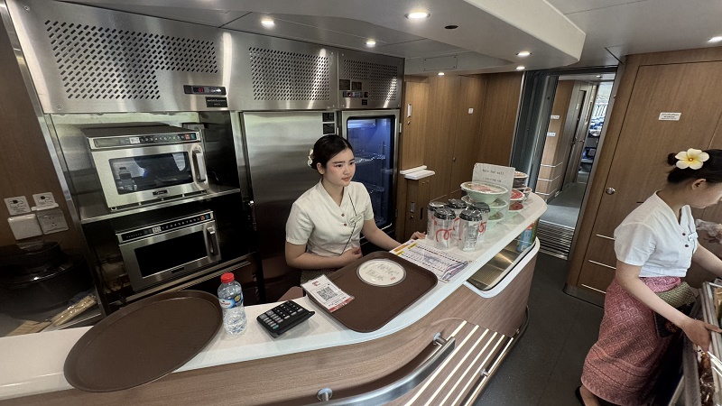 cafe-bar coach