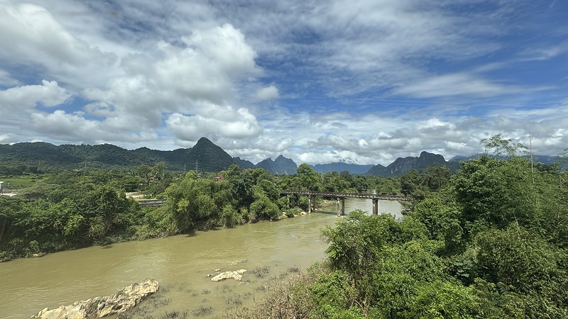 vientiane luang prabang scenery train