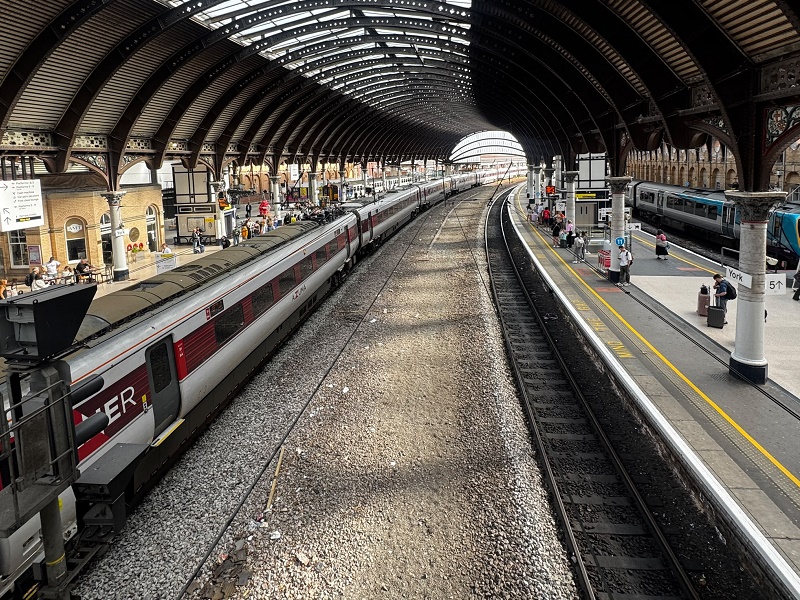 york railway station lner train london