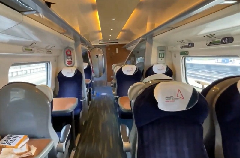 first class avanti west coast train manchester to london